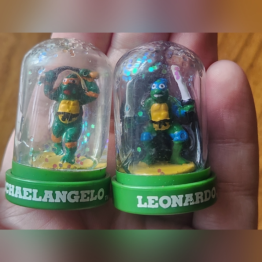 TEENAGE MUTANT NINJA TURTLES STAMP SNOW GLOBE